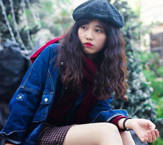 Vân tự làm mẫu thời trang để tiết kiệm chi phí cho cửa hàng. Ảnh: NVCC.