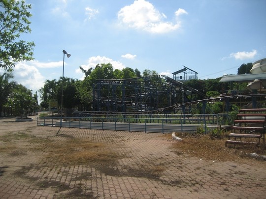 Cổng vào Công viên nước Cần Thơ vắng tanh.