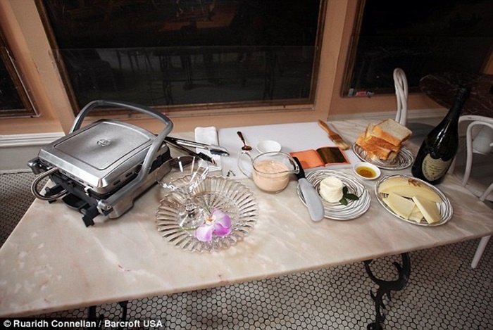 Nguyên liệu chiếc bánh này được lựa chọn kỹ càng, đảm bảo chất lượng hàng đầu thế giới