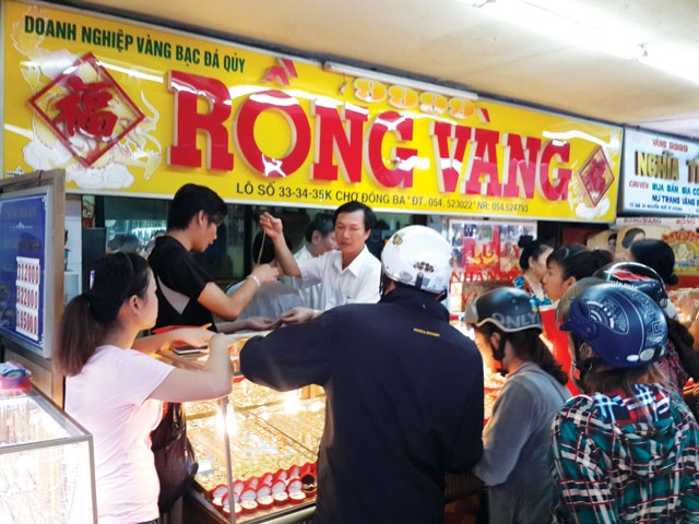 Mua ban theo… tin don! hinh anh