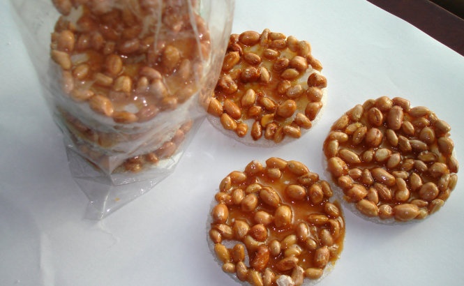 Một gói kẹo đậu phộng chỉ có miếng bên trên (góc phải) là tuyệt hảo, còn lại thì khấp khểnh, lổn nhổn.