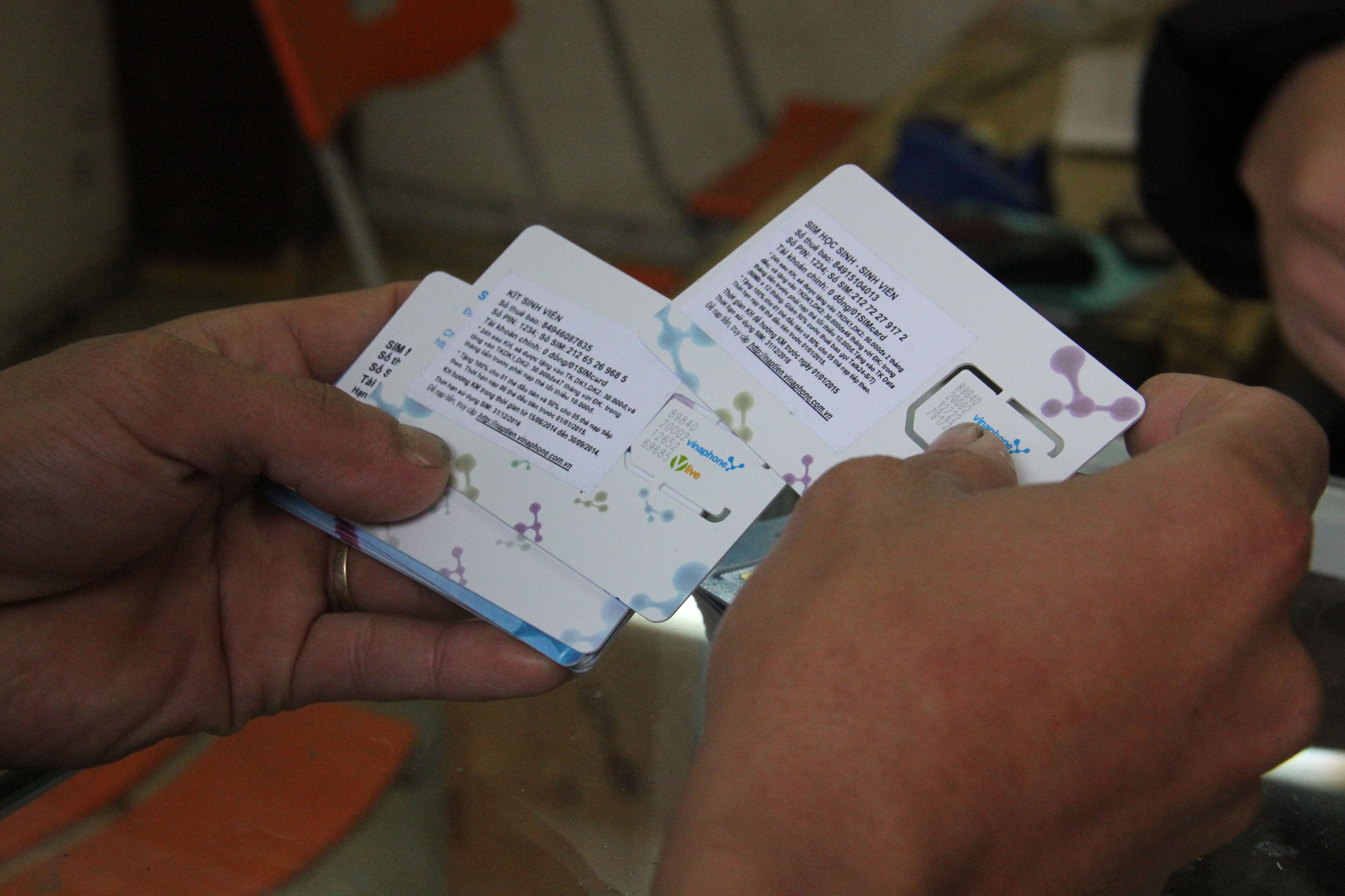 Tra 150.000 dong qua mang de duoc xai SIM sinh vien hinh anh