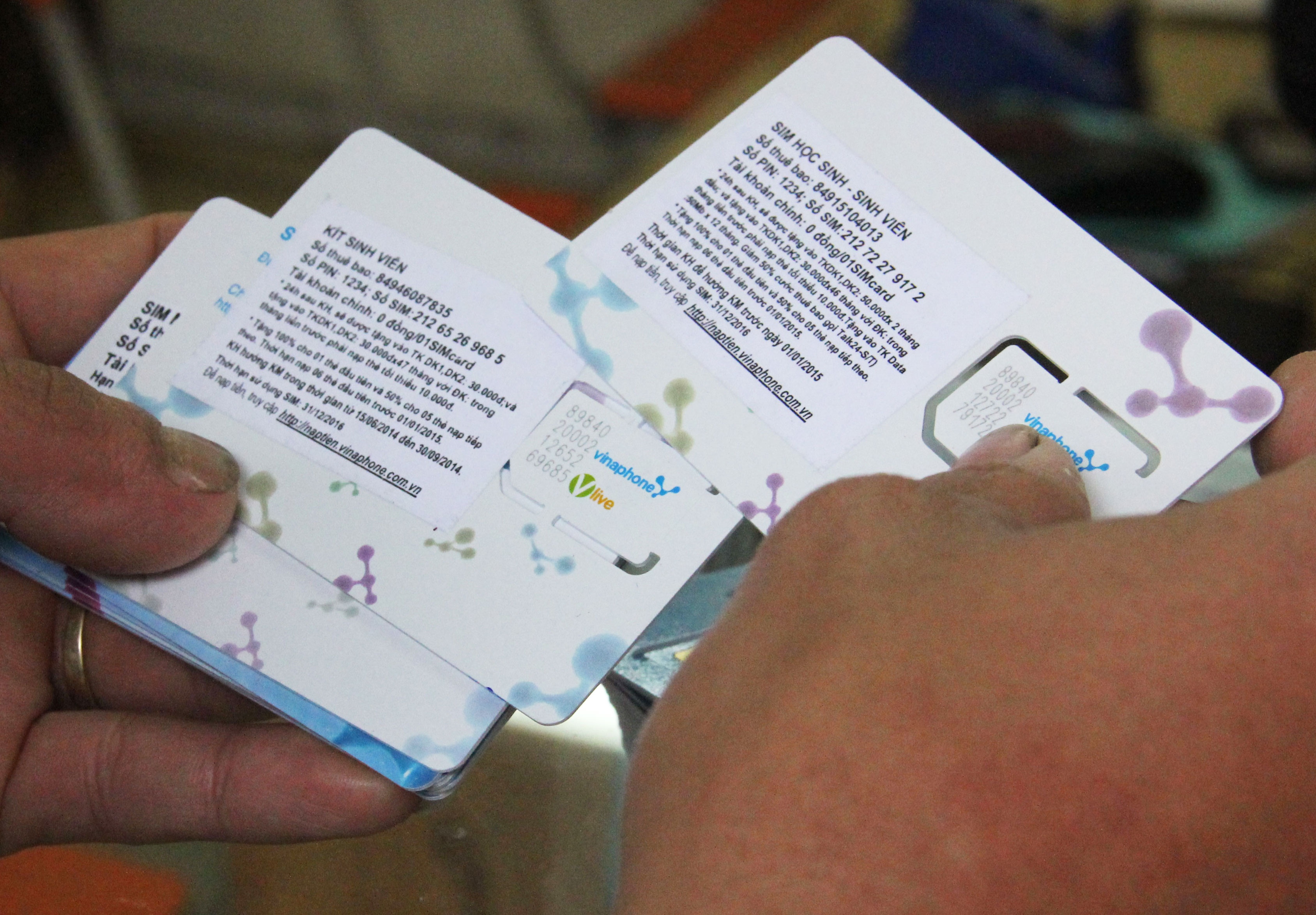 Dich vu lam sim sinh vien cho nguoi duoi 50 tuoi hinh anh