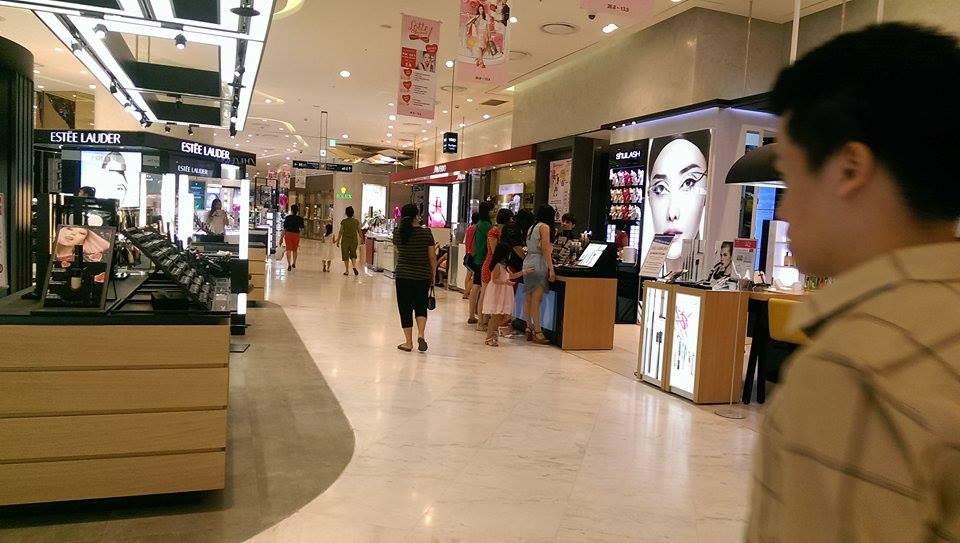 Nghi le mot ngay, khuyen mai gap doi hinh anh