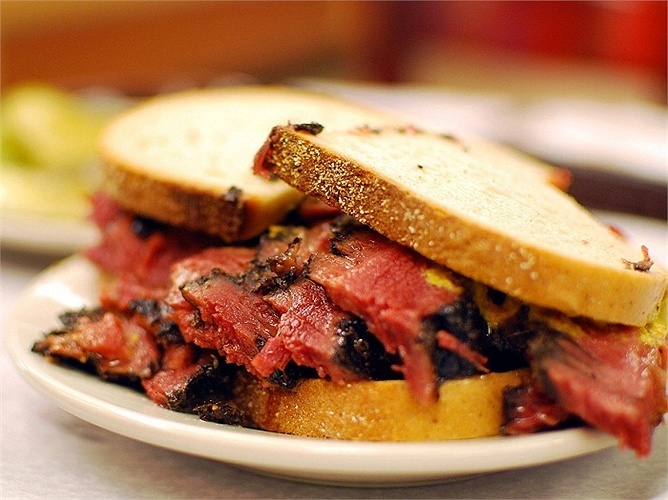 Thức ăn ở đây cũng rất ngon, nhưng giá cao hơn 28-38% so với mức giá trung bình tùy từng nơi trên nước Mỹ.