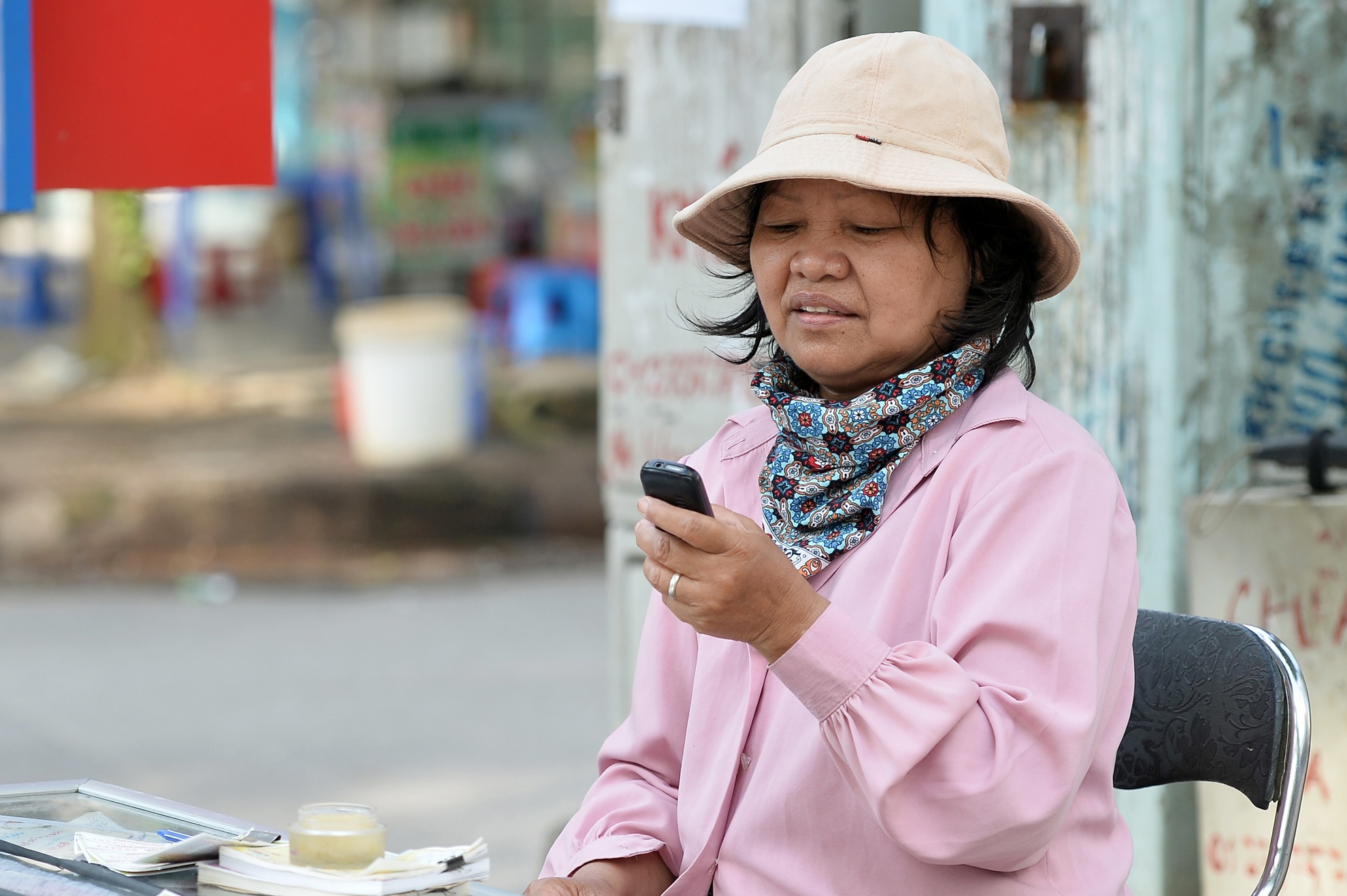 Nguoi dung di dong cho ngay doi mang, giu nguyen so hinh anh
