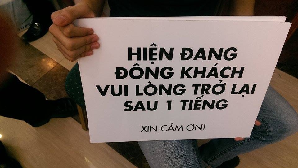 Hai ngay giam gia hang hieu: Xem nhieu, mua it hinh anh