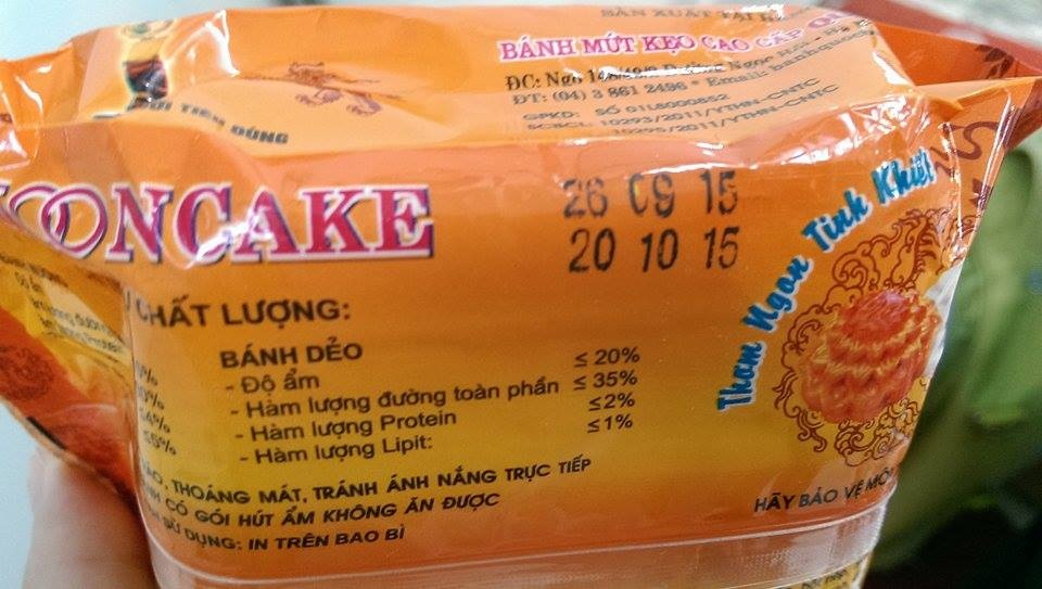 Hạn sử dụng ghi trên bao bì bánh còn hơn 20 ngày. Ảnh: Ngọc Lan. 