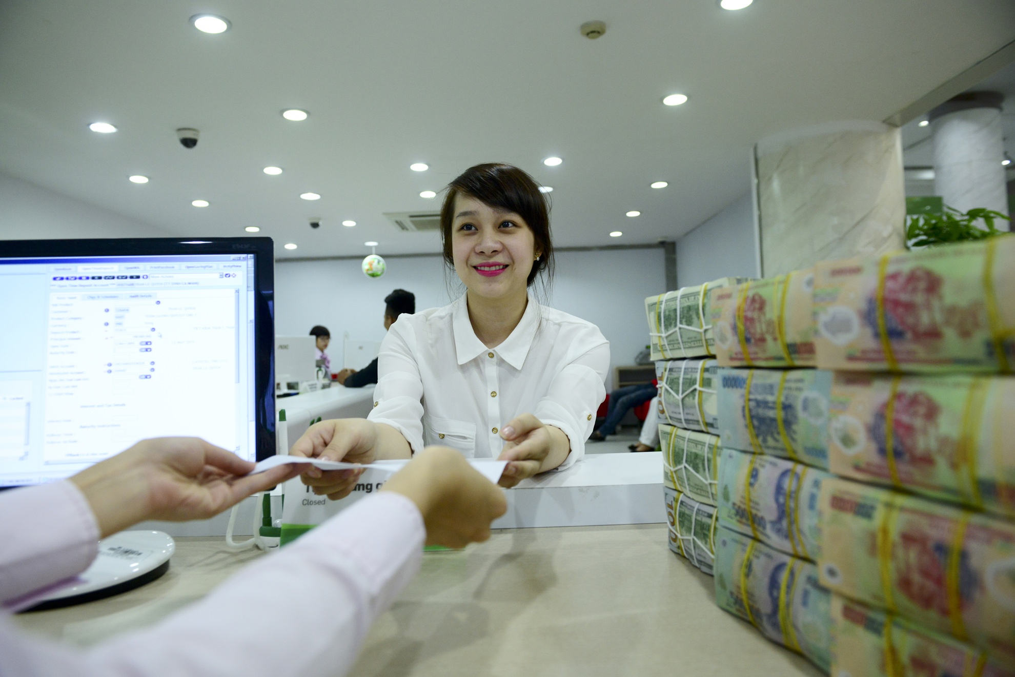 Lai de xuat muc tang luong toi thieu len 14,4% hinh anh