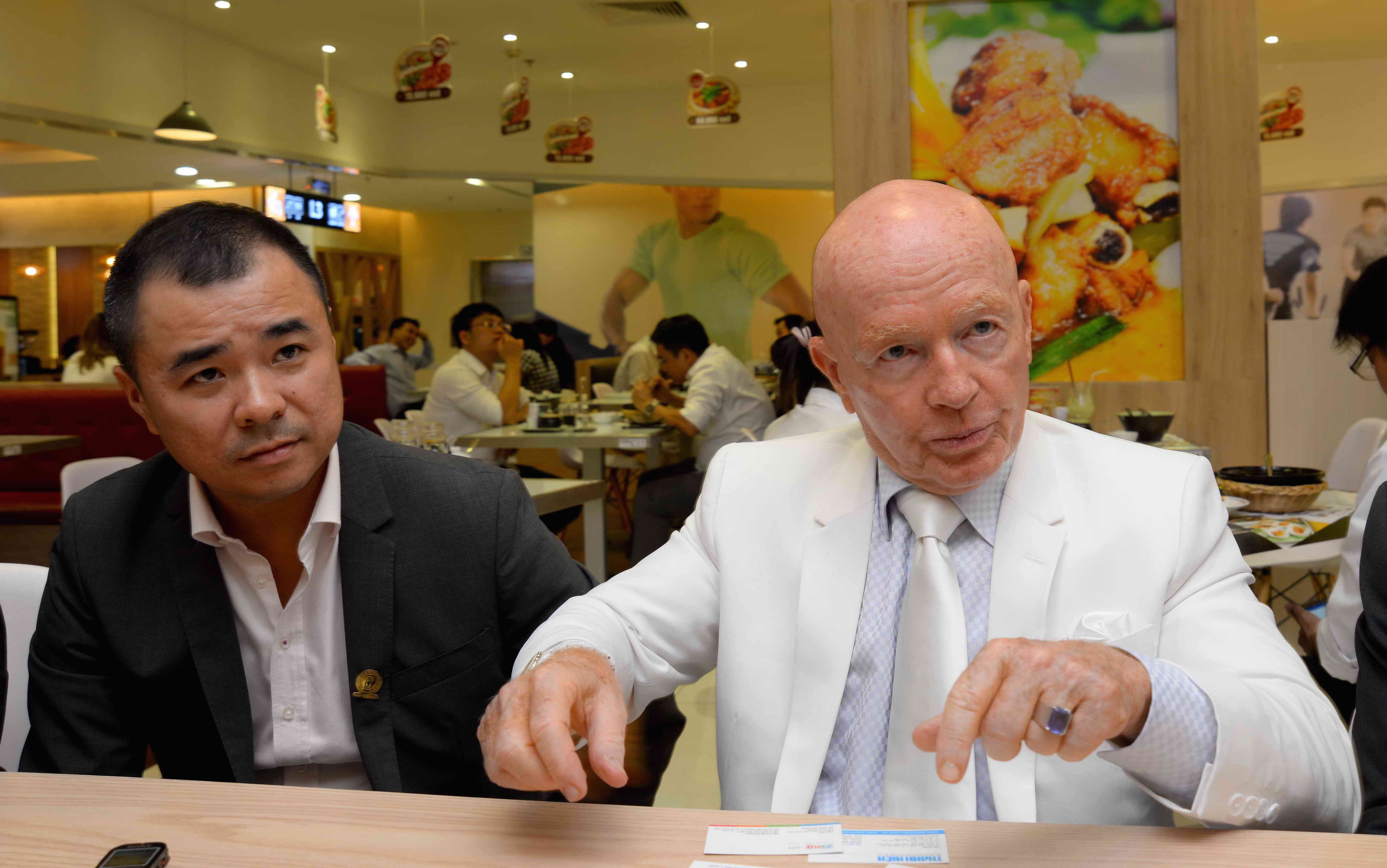 Nha dau tu huyen thoai Mark Mobius rot 3 ty USD vao Viet Nam hinh anh