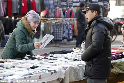 Lí do mà họ đưa ra là bởi giá thành đồ may mặc nói riêng và hàng tiêu dùng nói chung của Trung Quốc rẻ hơn của Nga rất nhiều.