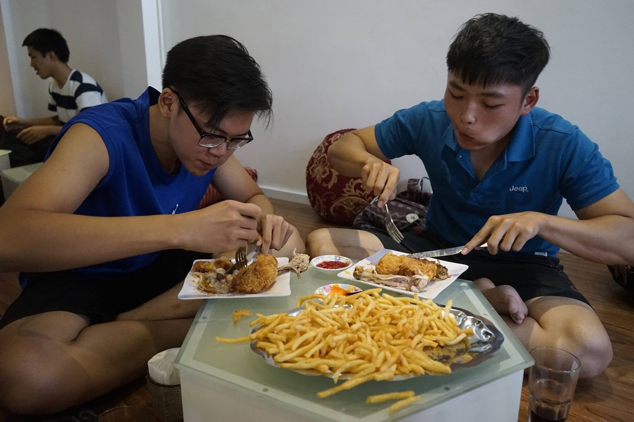 Marketing bang chieu thi an ga ran thuong 1 trieu dong hinh anh