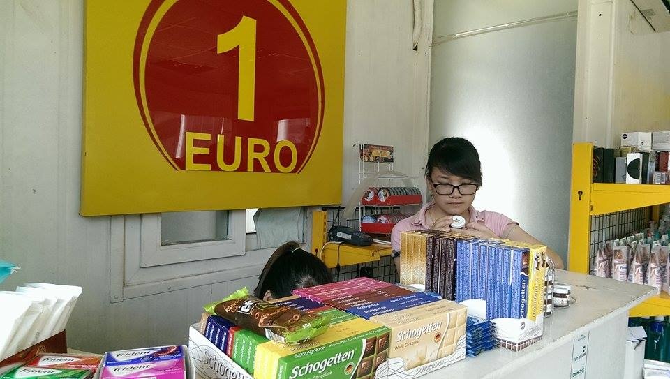 Bi kip kinh doanh cua hang dong gia 1 euro hinh anh