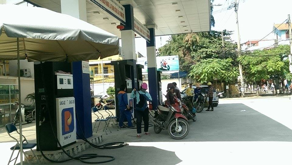 Cay xang co nhan vien bi tat la dai ly nhai cua Petrolimex hinh anh