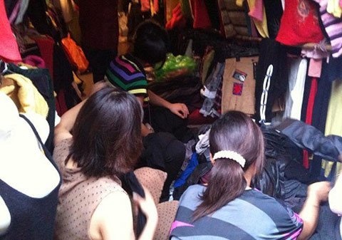 San hang thung kieu di cuop, di vo hinh anh