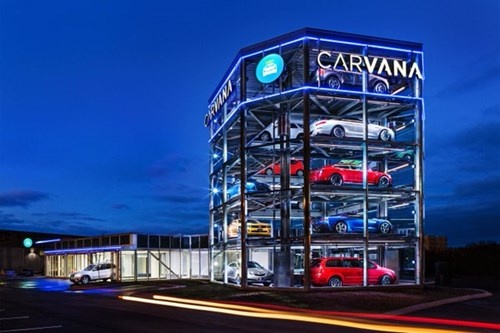 Hình ảnh về máy bán ô tô tự động trên website của Carvana.