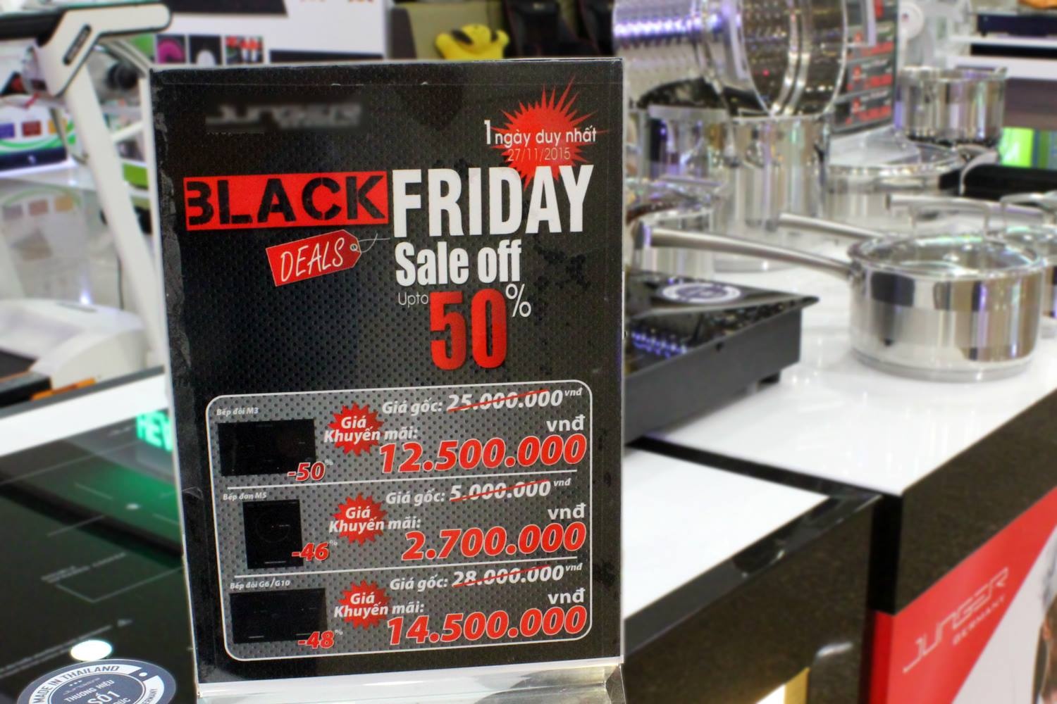 Khuyen mai Black Friday kieu 'treo dau de, ban thit cho' hinh anh