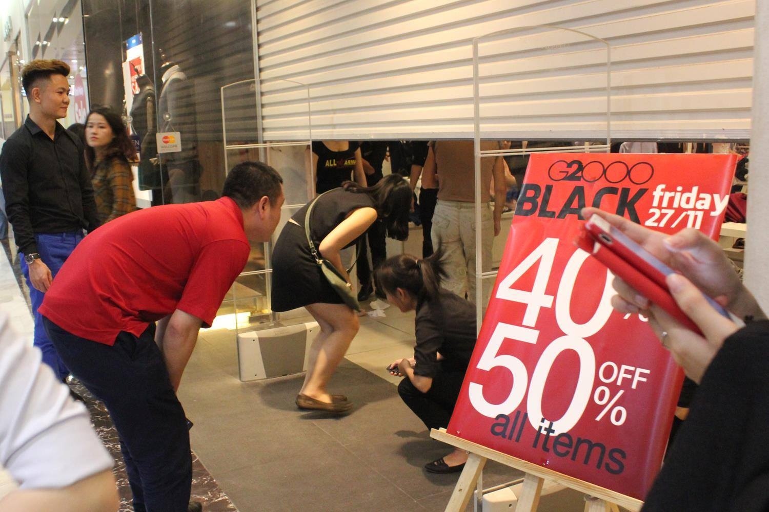 Nguoi Sai Gon chui cua cuon de mua hang ngay Black Friday hinh anh