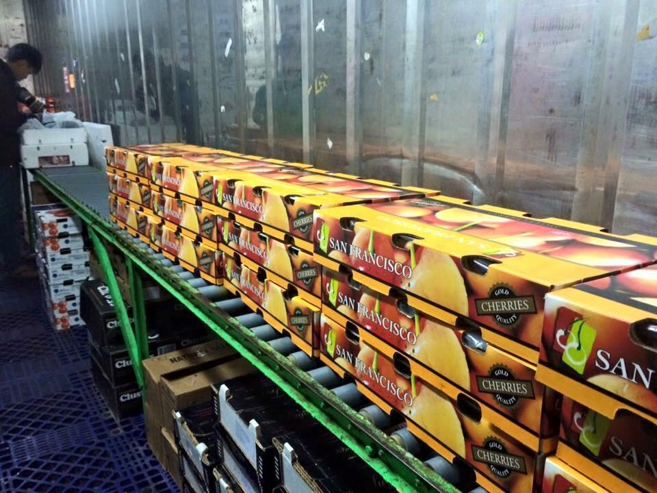 So rau, thit ban, nha giau chi tien mua do ngoai hinh anh