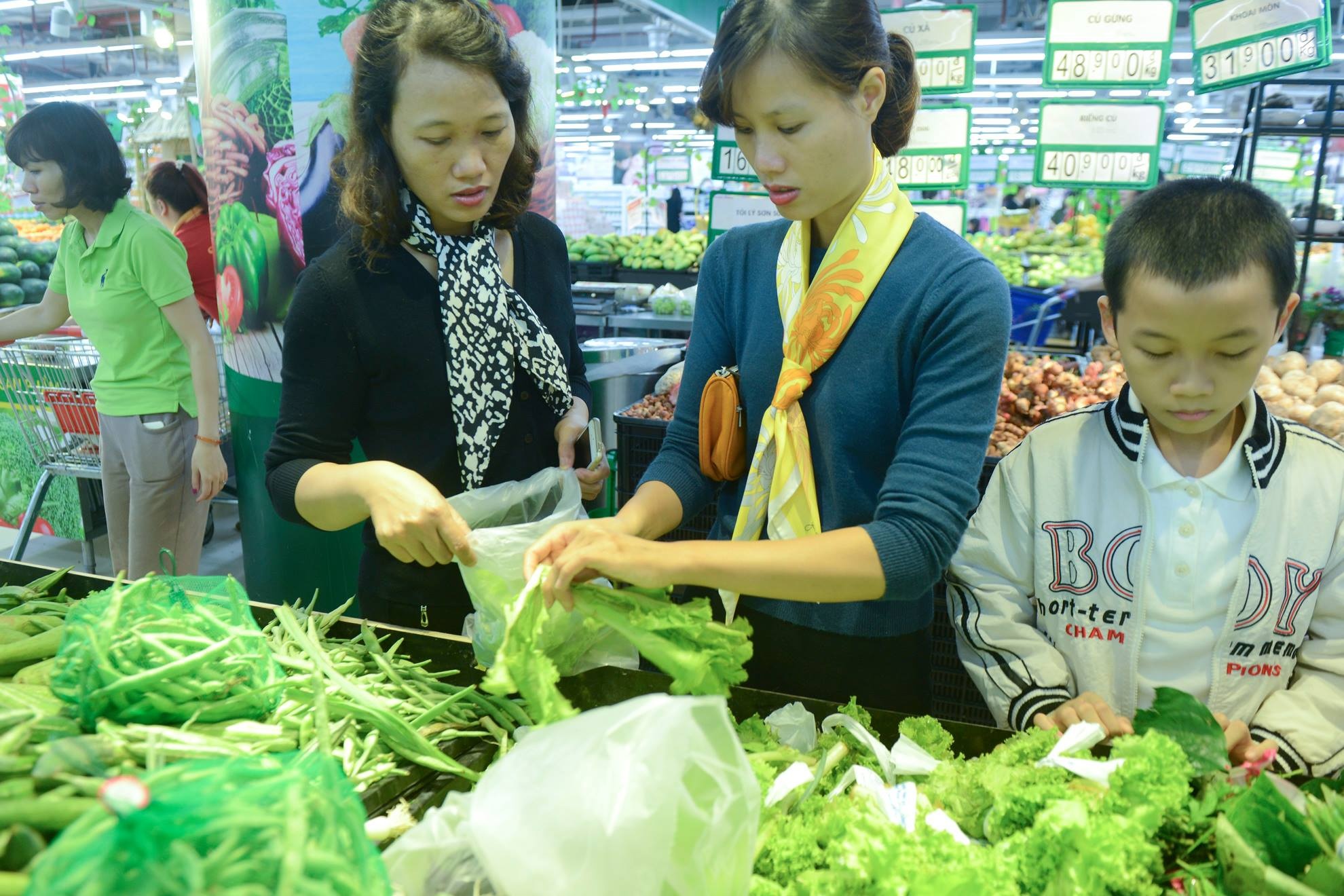 Thit tuoi tang gia truoc ngay Tet ong Tao hinh anh