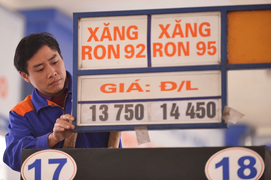 Xang duoi 14.000 dong, cuoc van tai giam den dau? hinh anh