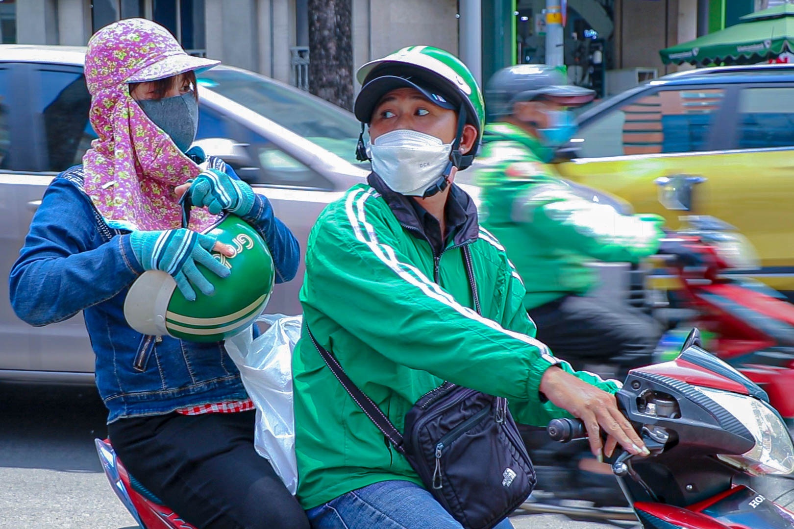 Tai xe xe cong nghe: Gia xang giam tiet kiem duoc 100.000 dong/ngay hinh anh