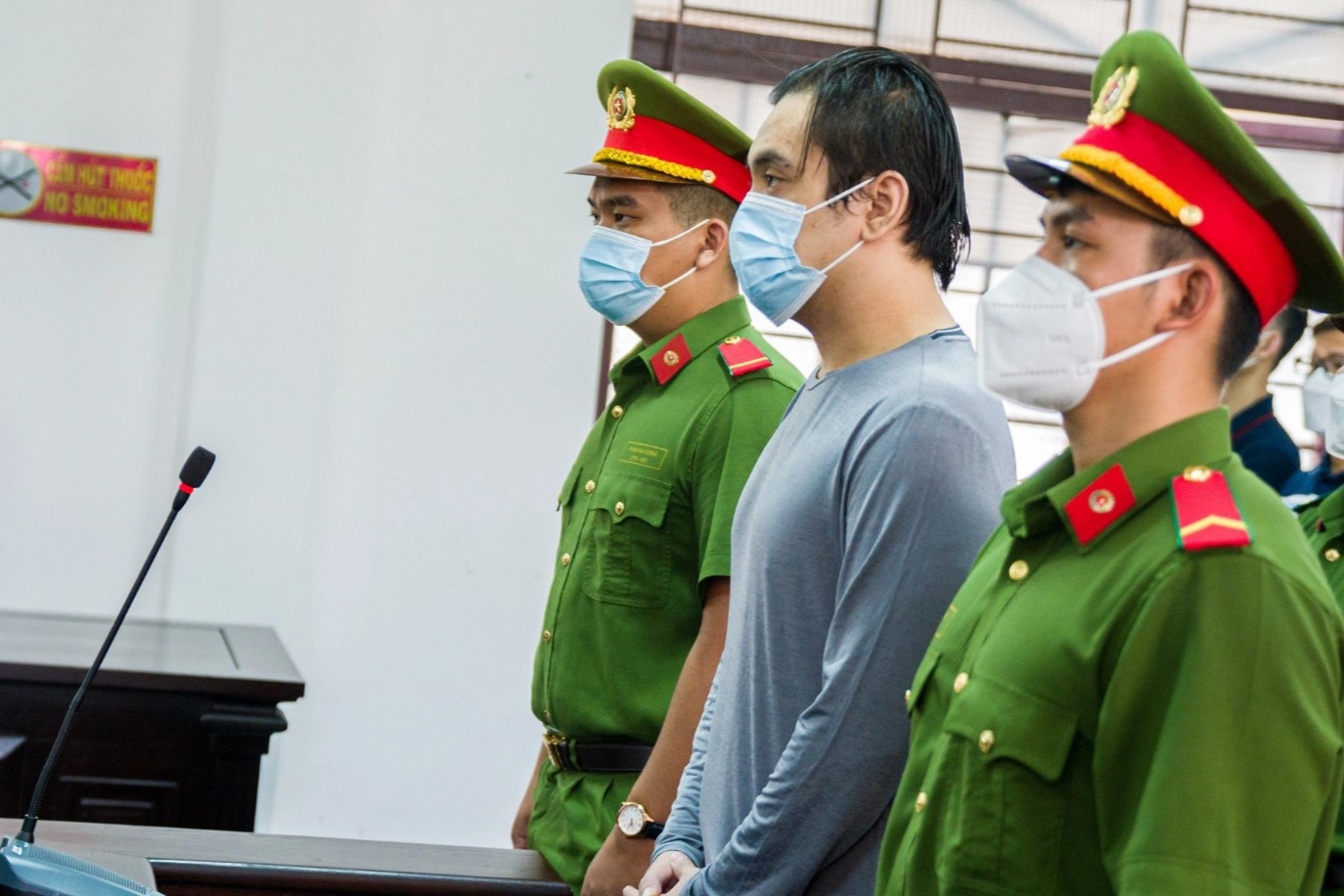 Tuyen an vu tai xe Mercedes tong nu tiep vien hang khong hinh anh