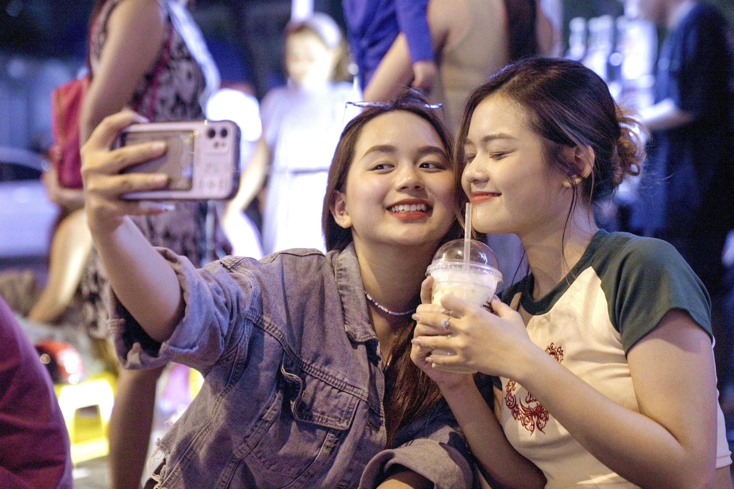 San sang chi 150.000 dong cho mot ly tra sua, uong 3 lan/ngay hinh anh