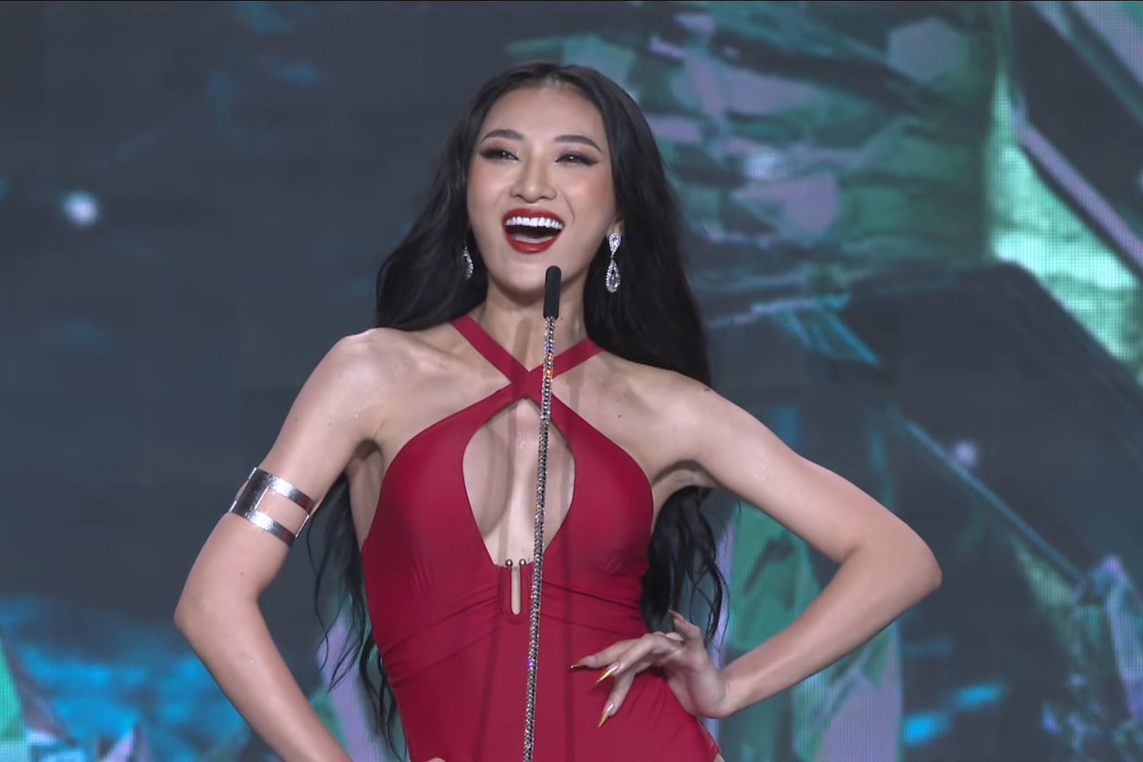 Man ho ten gay cuoi cua nguoi dep An Giang o phan thi bikini hinh anh