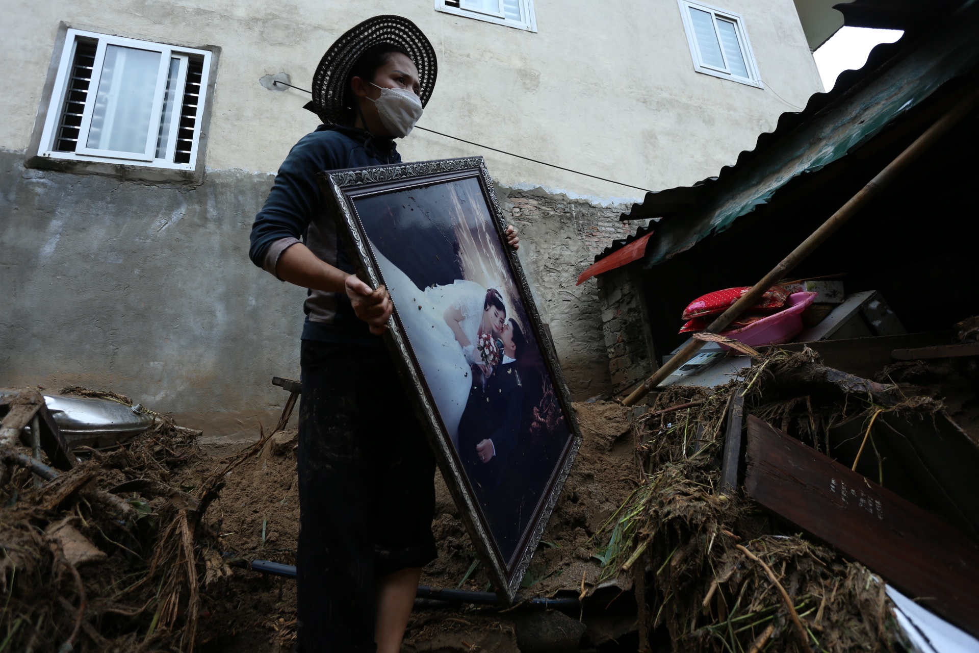 Dem chay lu cua nguoi dan Ky Son hinh anh