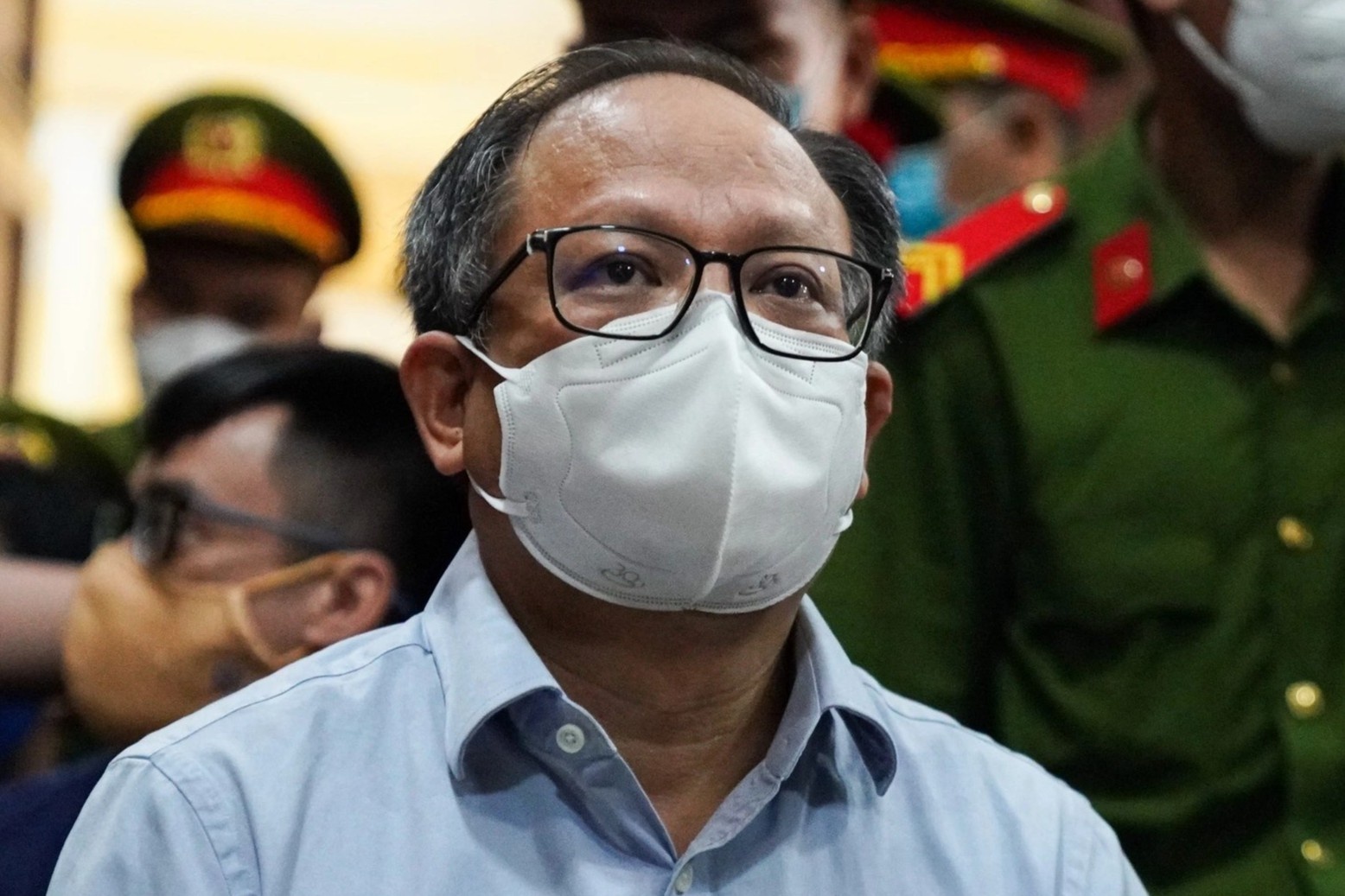 Ong Tat Thanh Cang bat khoc khi tu bao chua hinh anh