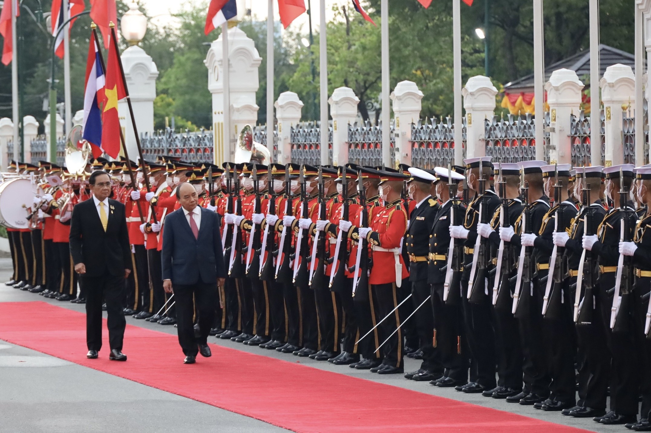 Zing tu Bangkok: Thu tuong Thai Lan chu tri le don Chu tich nuoc hinh anh