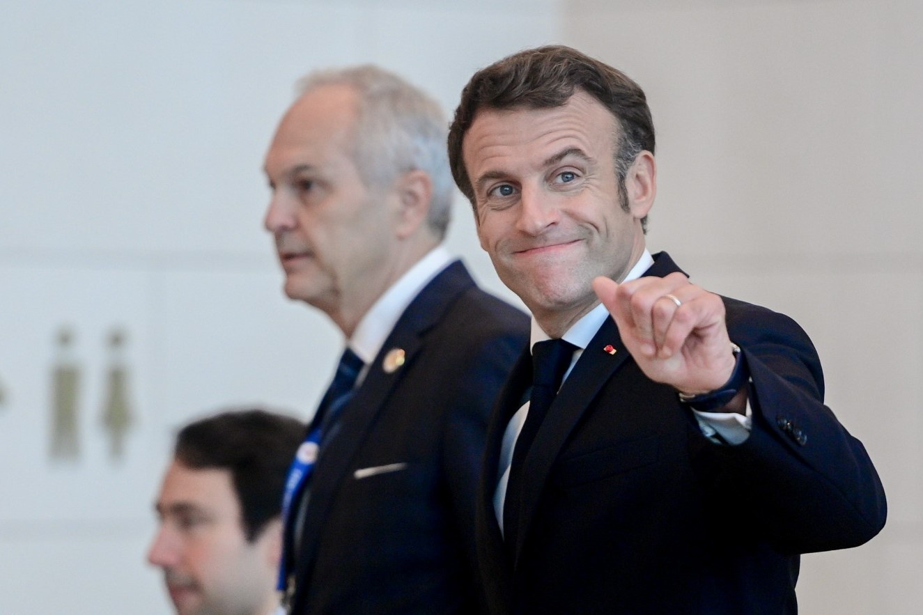 Zing tu Bangkok: Lanh dao APEC cuoi voi phong vien ben le hoi nghi hinh anh