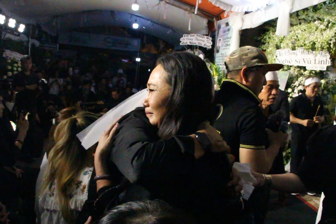 Dem cuoi tien biet Vu Linh hinh anh