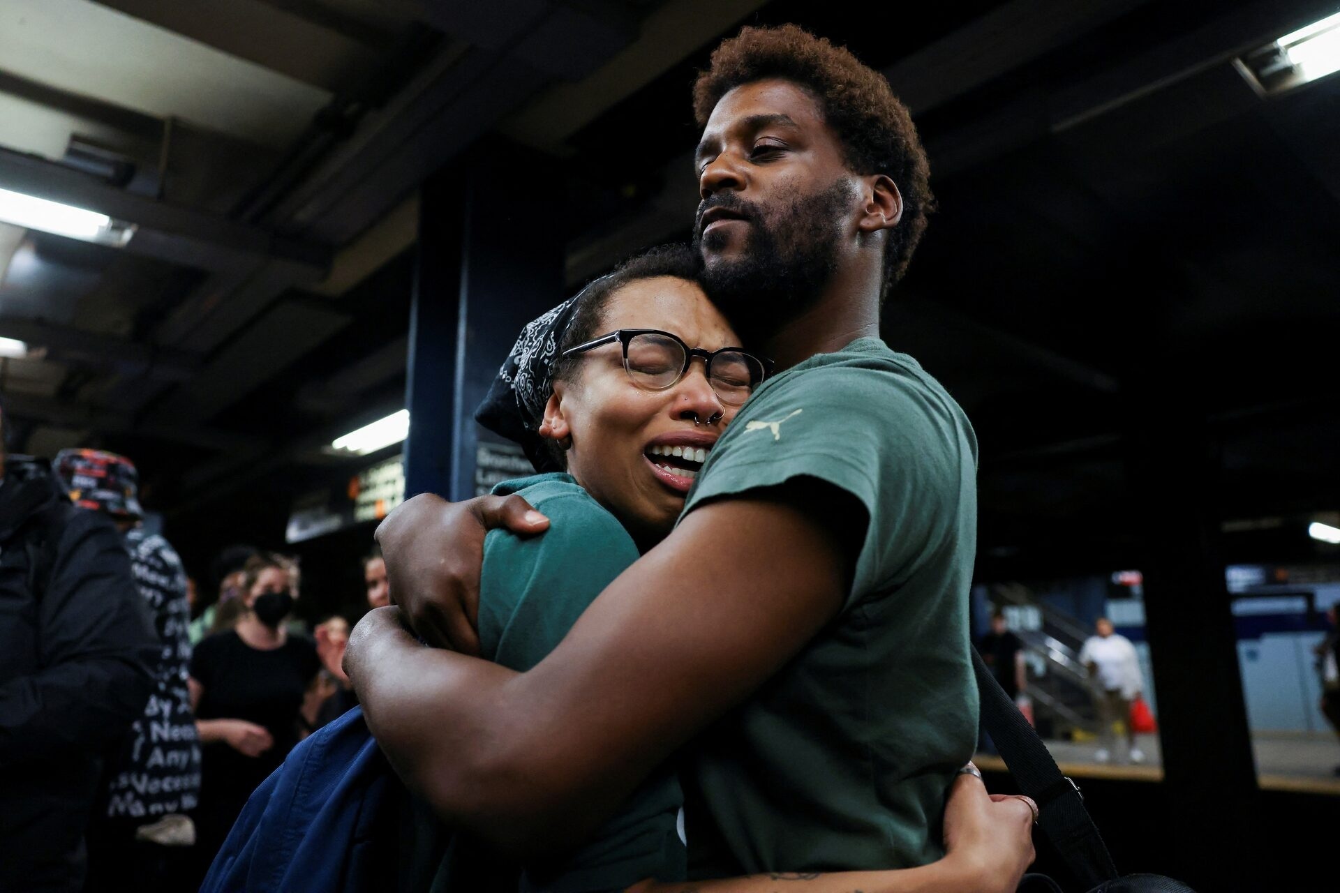 Dan New York gian du suc soi vi nguoi dan ong da den bi kep co chet hinh anh