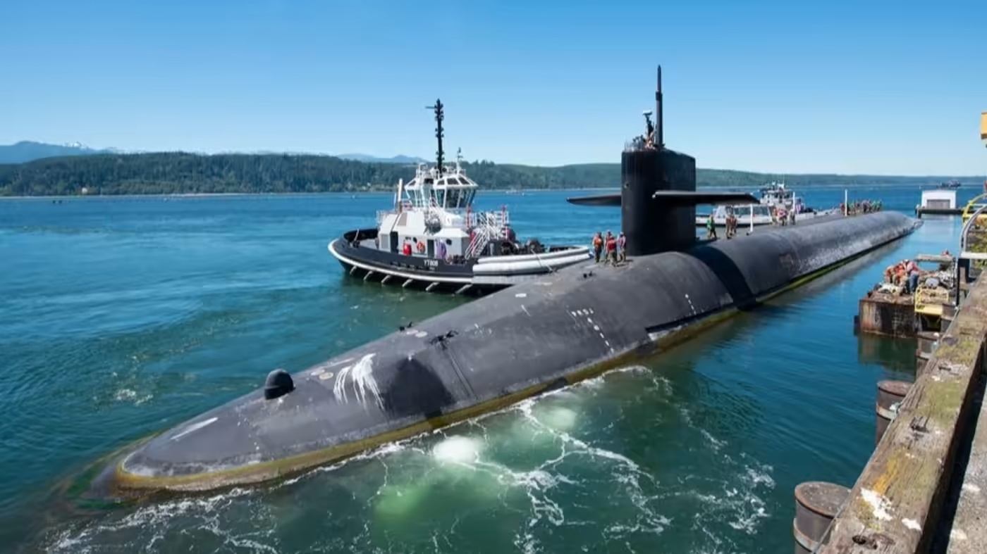 Vi sao tau ngam hat nhan My co the tham Han nhung khong the tham Nhat? hinh anh