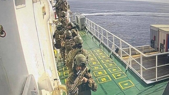 Dac nhiem Italy du day giai cuu tau Tho Nhi Ky hinh anh