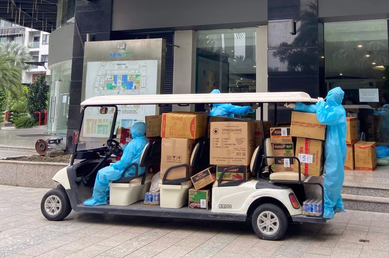 cu dan chung cu gop suc chong dich anh 2