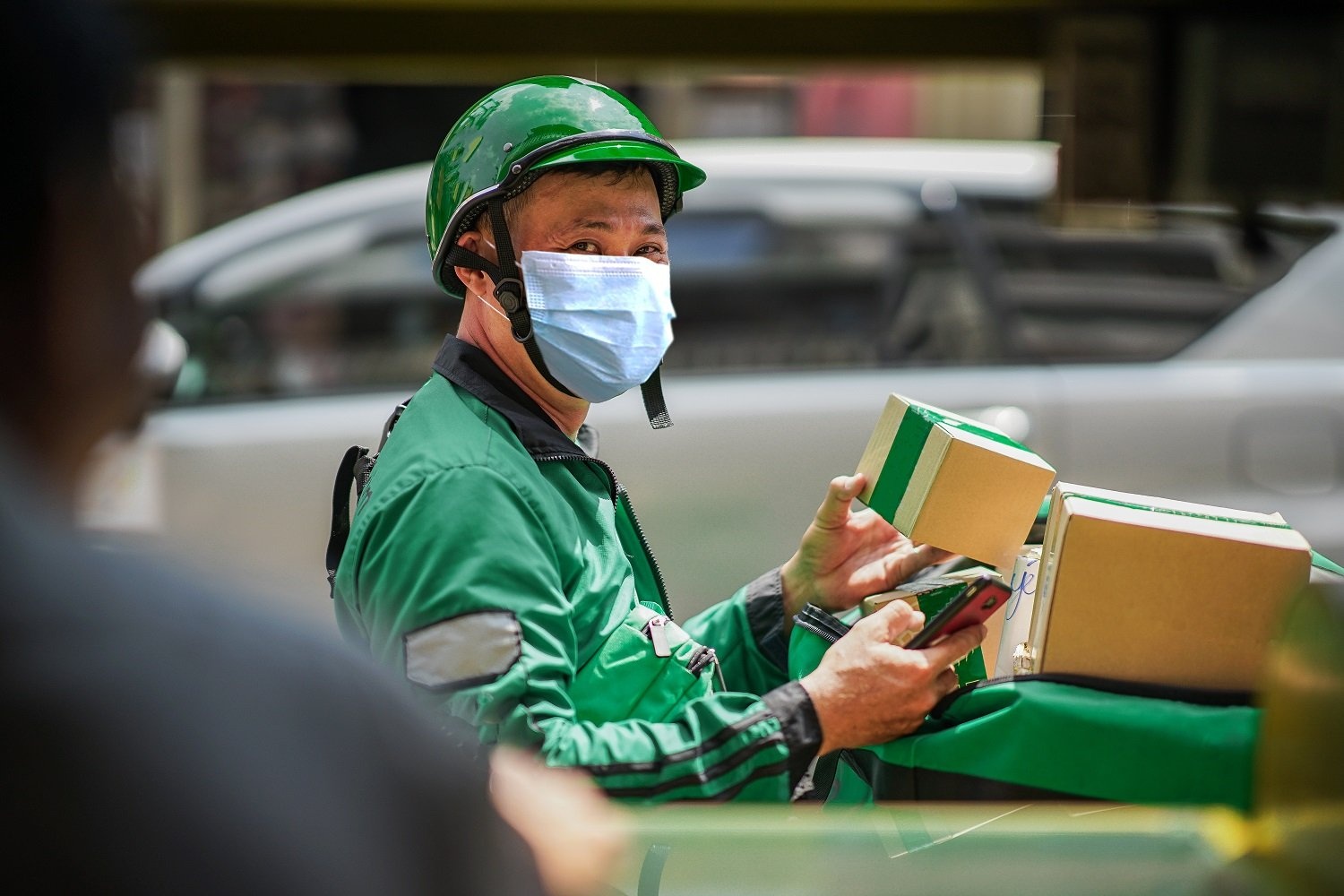 Shipper o TP.HCM noi ve trai nghiem duoc tiem vaccine hinh anh