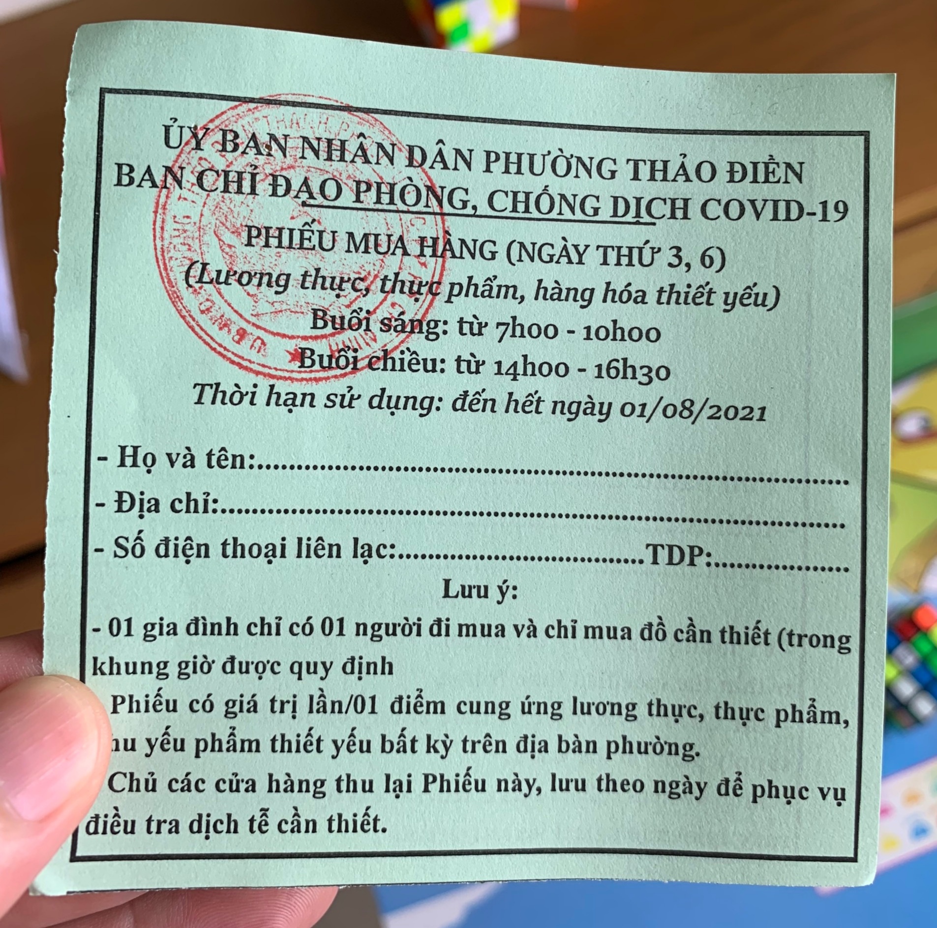 cu dan duoc phat phieu di cho anh 1