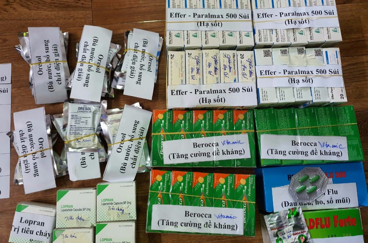 mua thuoc chua benh cho cu dan anh 3