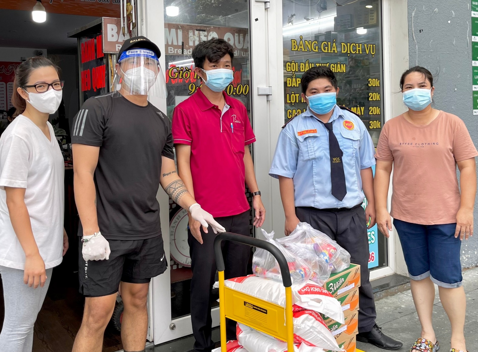 cu dan ho tro luc luong bao ve anh 3