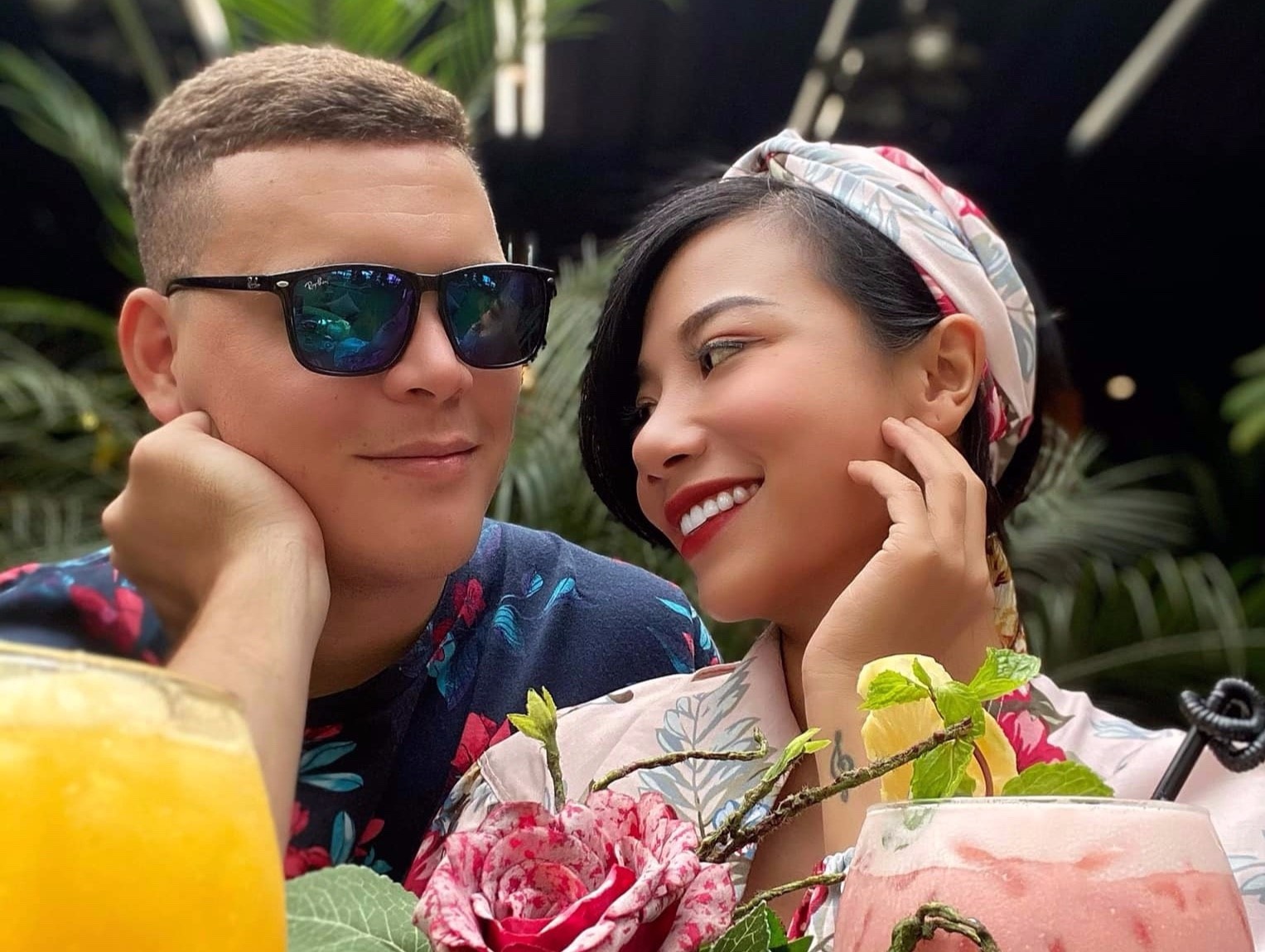 Chang Tay o TP.HCM hoc tieng Viet qua loi bai hat hinh anh