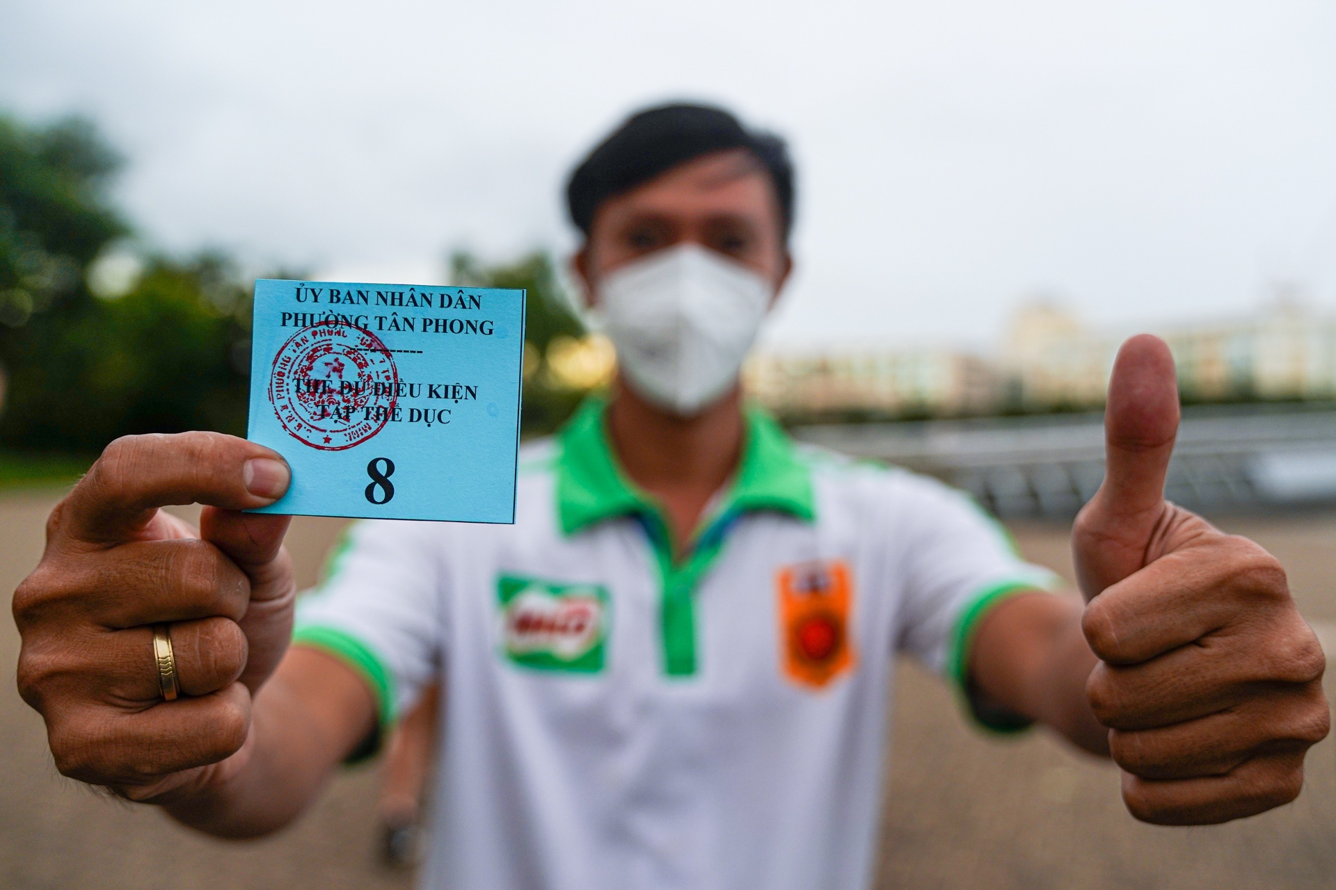 nguoi dan quan 7 ra cong vien tap the duc anh 3