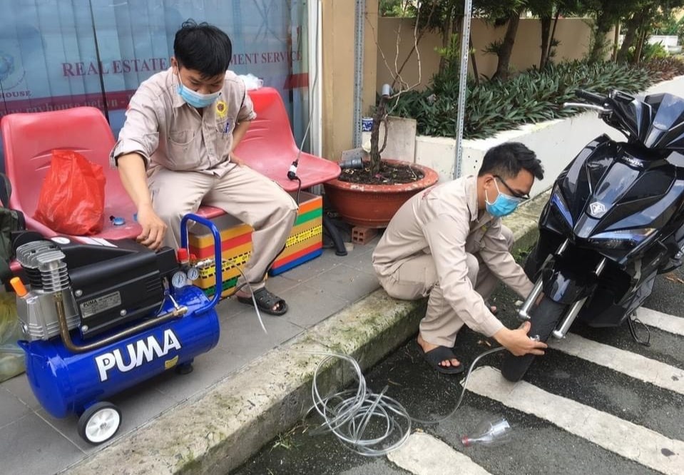 sua xe mien phi cho cu dan anh 3