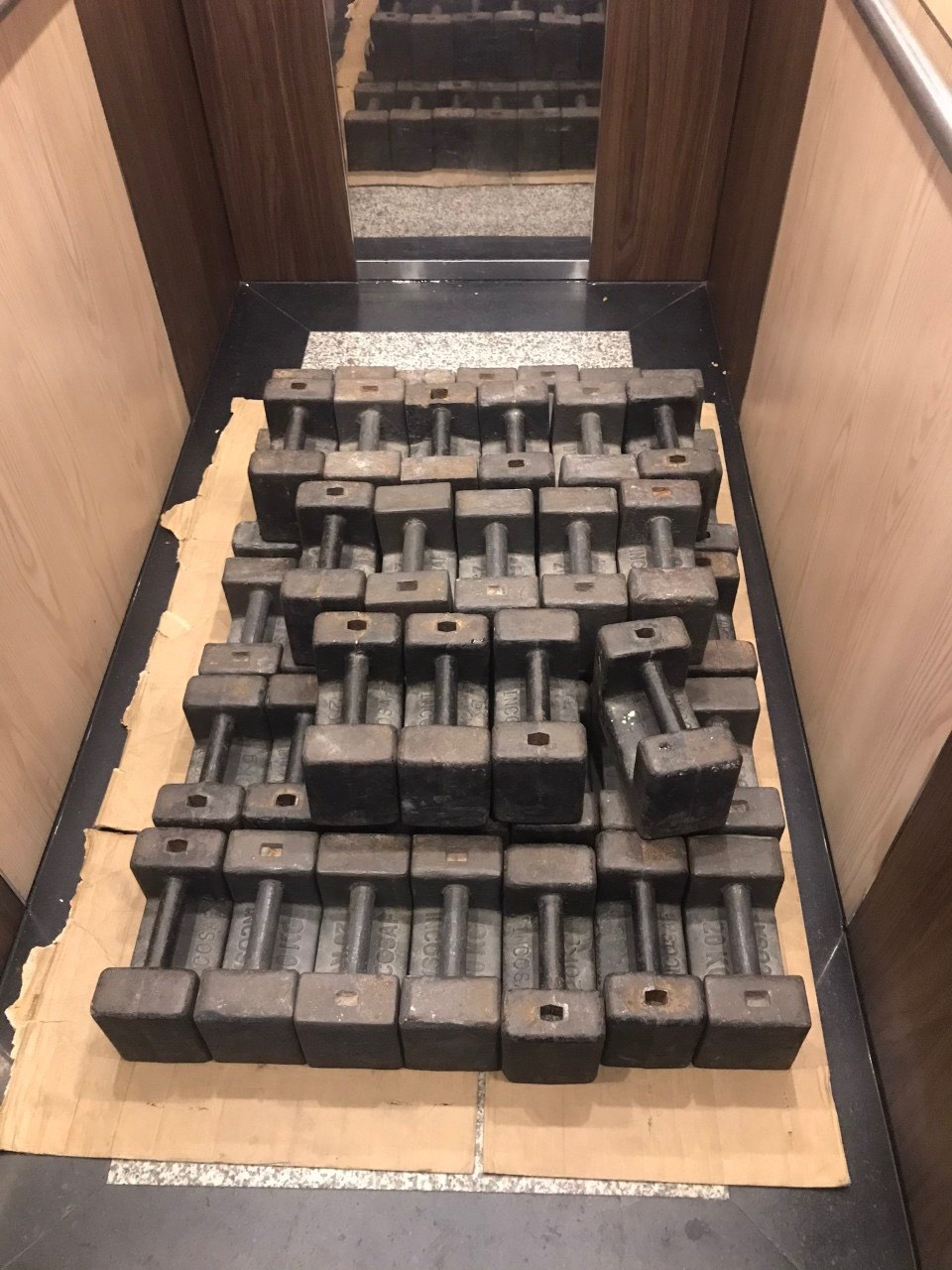 bao tri thang may o cac chung cu anh 4