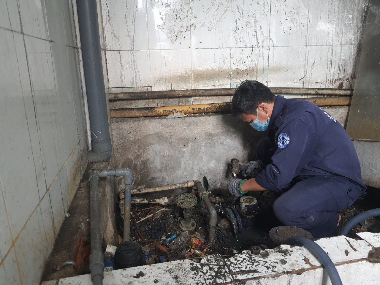 tien nuoc tang cao sau gian cach xa hoi anh 5