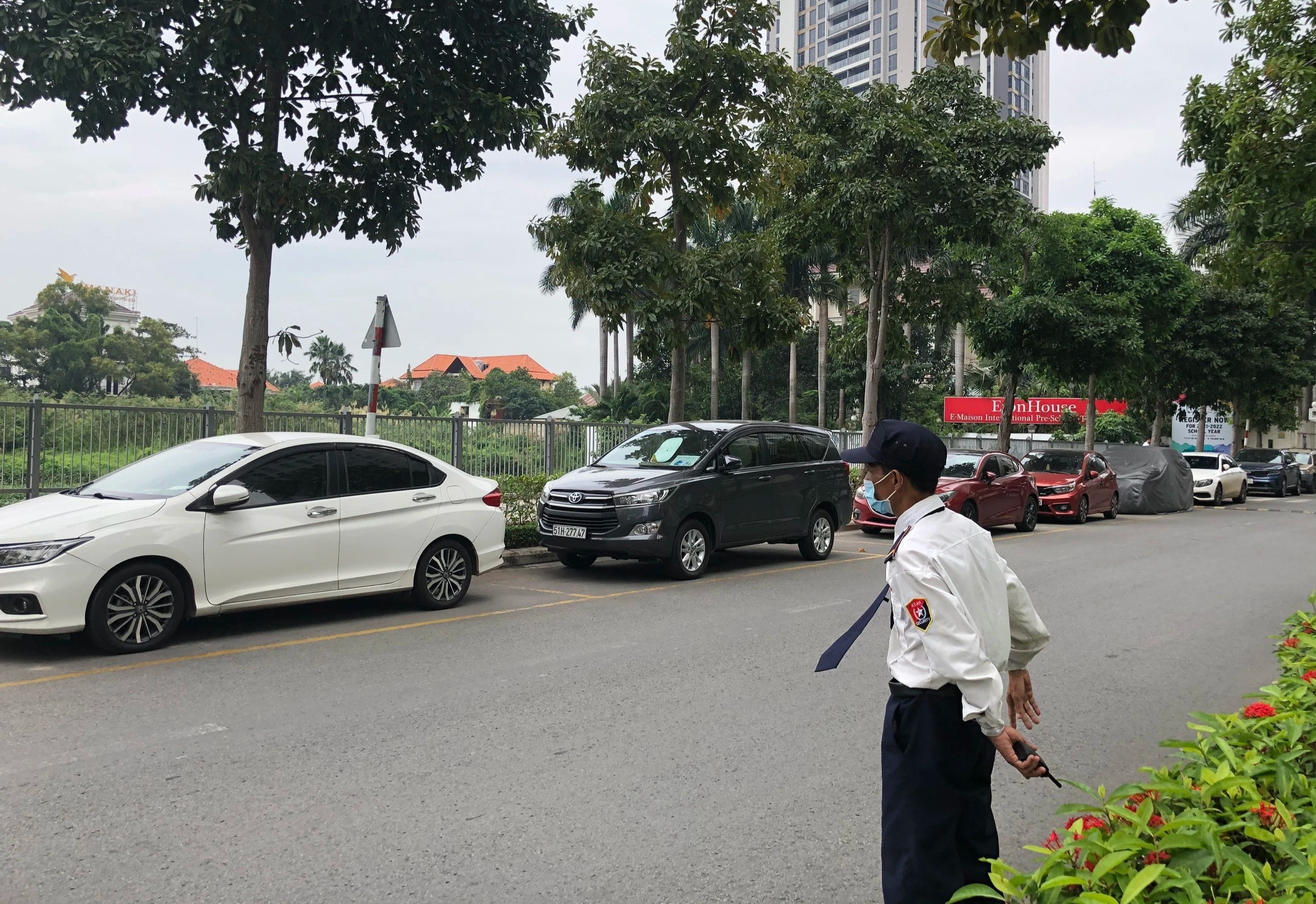 Giai phap nao giup bai xe chung cu bot qua tai? hinh anh