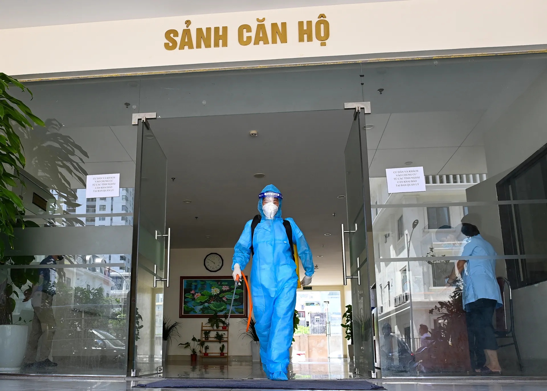 Chung cu o TP.HCM siet chat phong dich khi nhieu F0 cach ly tai can ho hinh anh