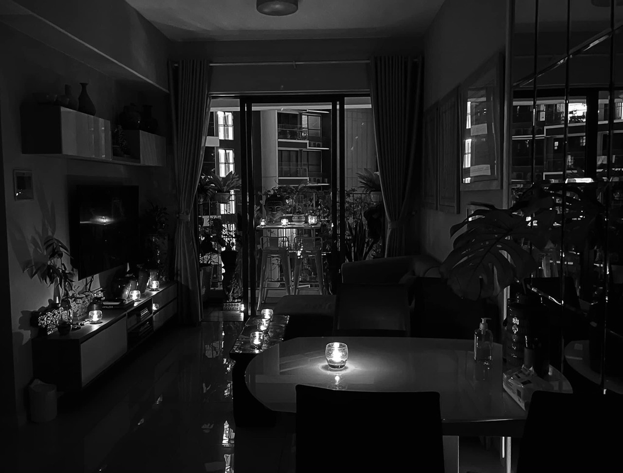 Cu dan chung cu TP.HCM thap nen tuong nho nguoi mat vi Covid-19 anh 5